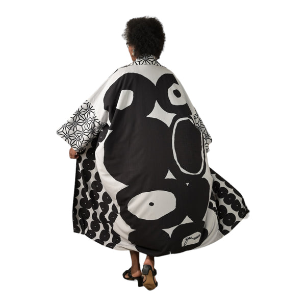 ABSTRACT ART KIMONO || black &white loop